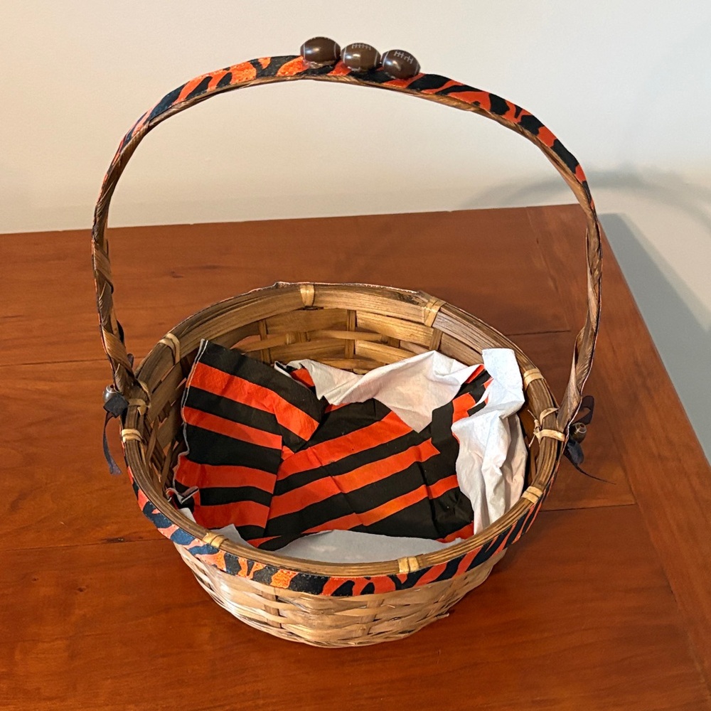 Cincinnati Bengals NFL Wicker Basket w/ Wrapped Handle | Football Fan Decor